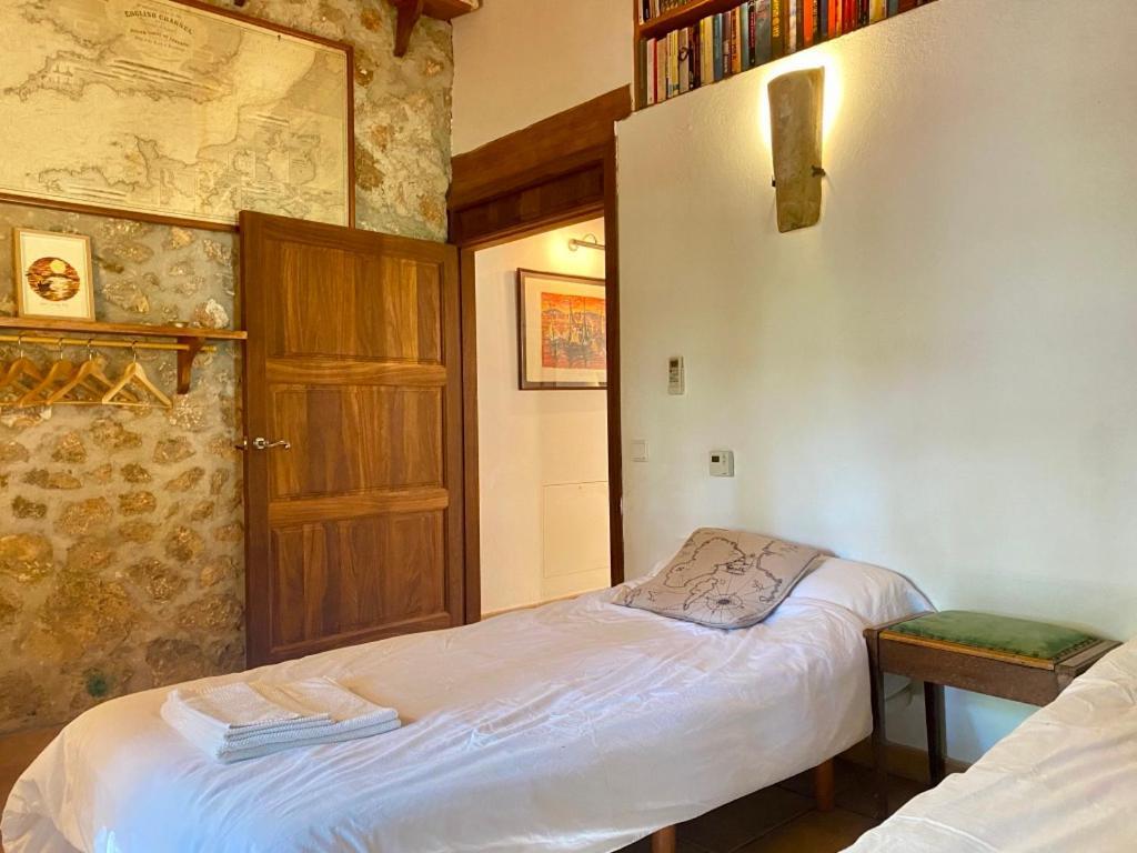 Fabulous Rustic Set On Mountain With Unique Views Valldemossa (Mallorca)