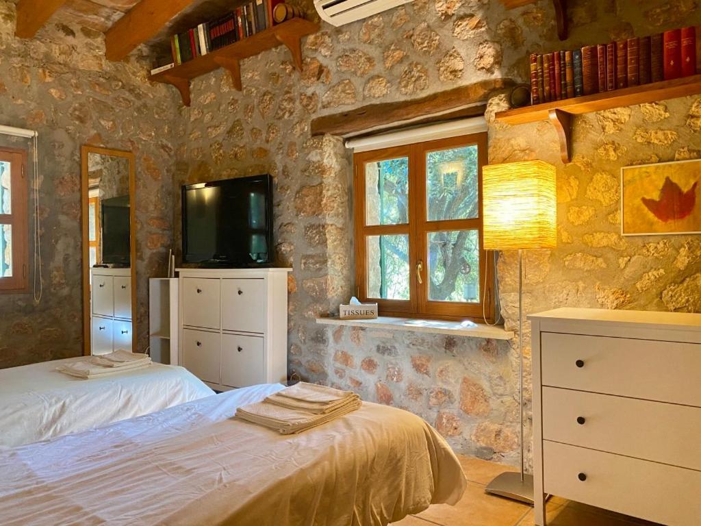 Fabulous Rustic Set On Mountain With Unique Views * Valldemossa (Mallorca)