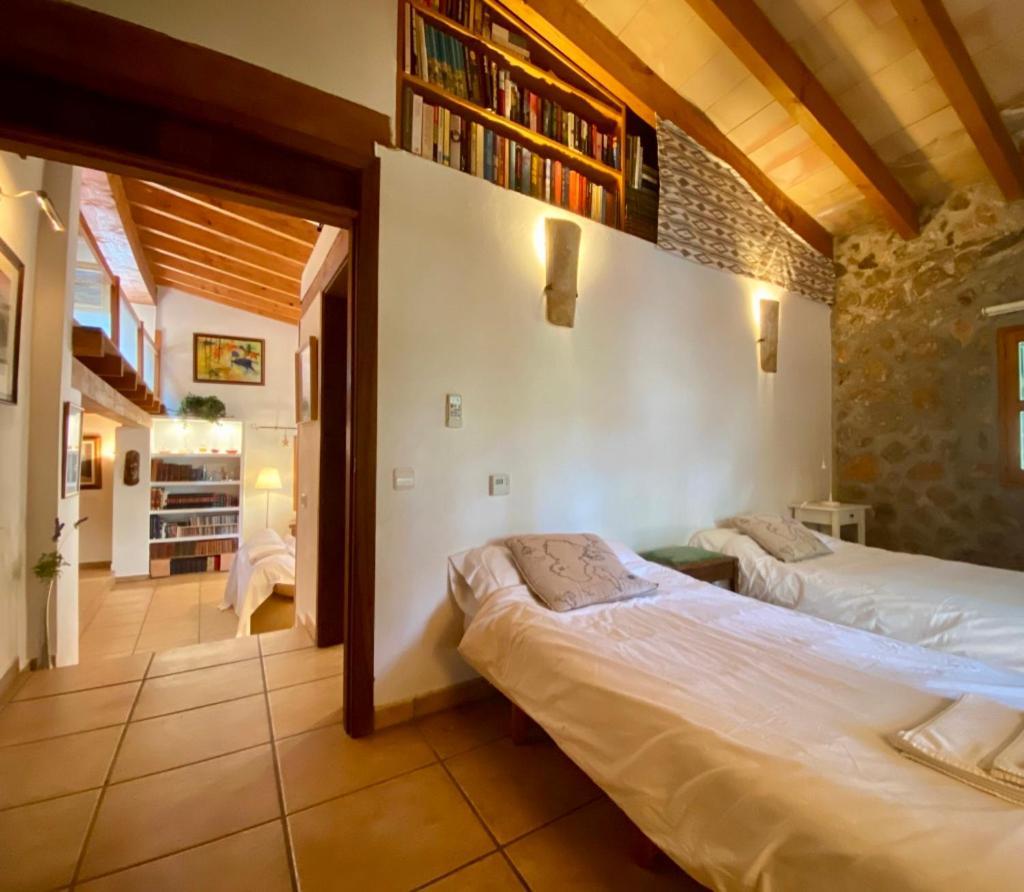 Villa Fabulous Rustic Set On Mountain With Unique Views