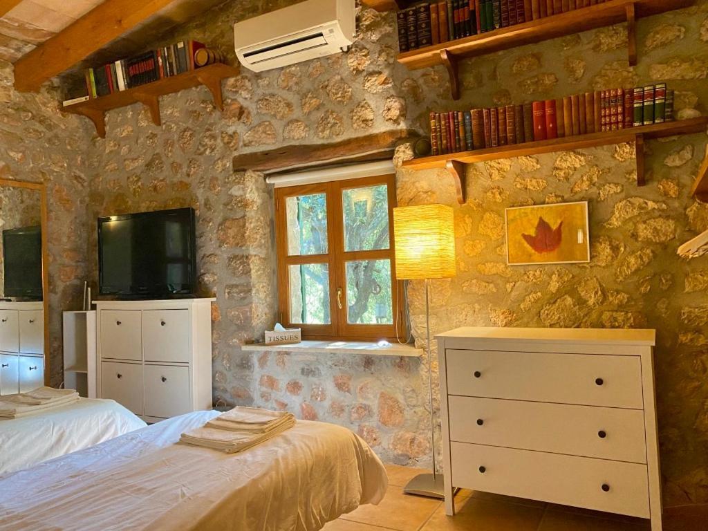 Fabulous Rustic Set On Mountain With Unique Views Valldemossa (Mallorca)