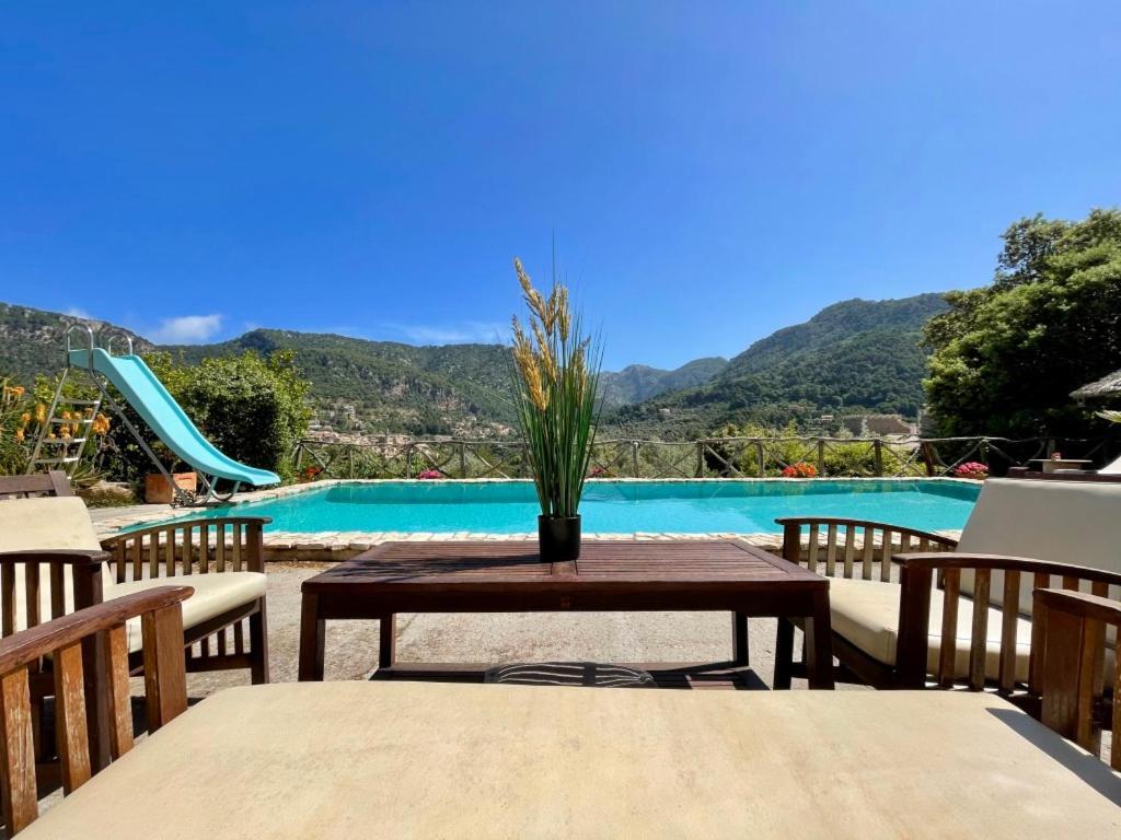 Fabulous Rustic Set On Mountain With Unique Views Villa