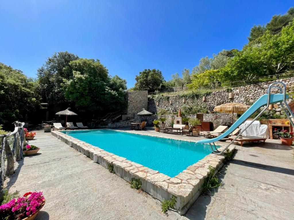 Villa Fabulous Rustic Set On Mountain With Unique Views