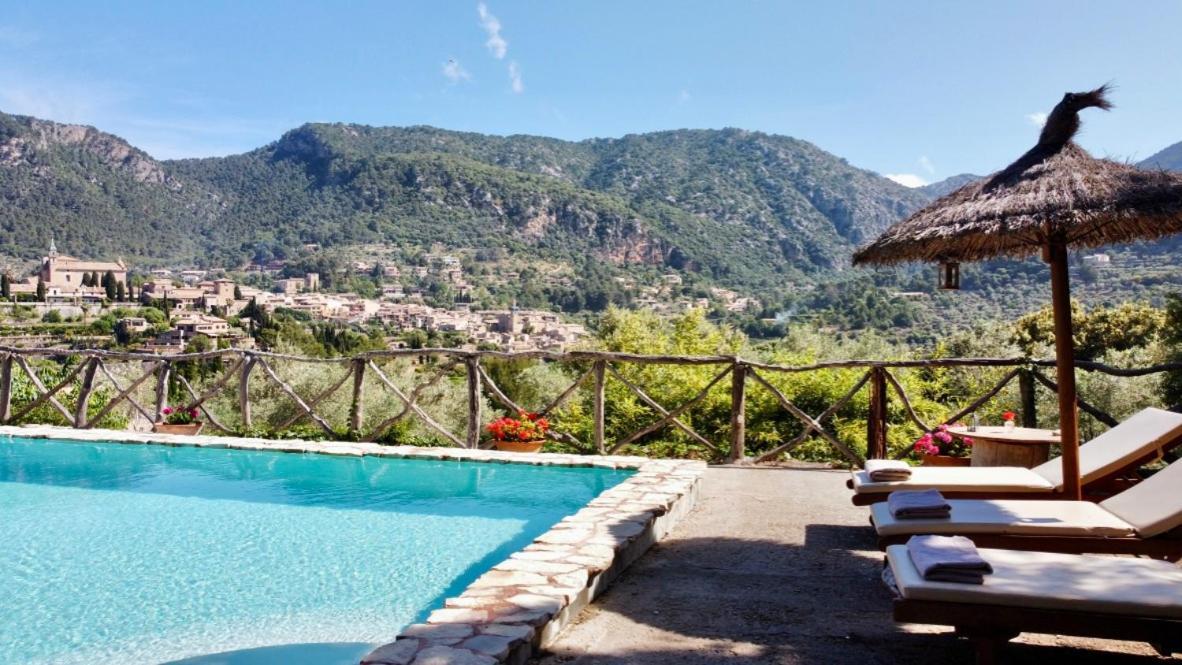 Fabulous Rustic Set On Mountain With Unique Views Villa *