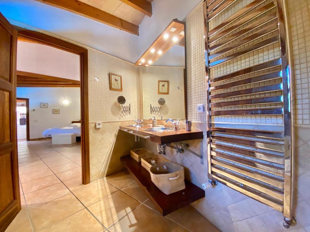 Fabulous Rustic Set On Mountain With Unique Views Villa *